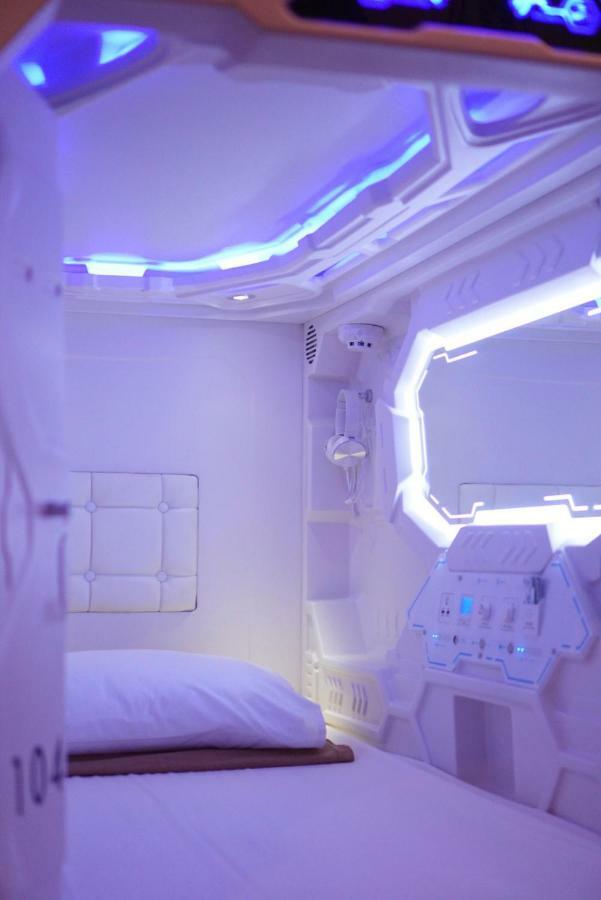 The Capsule Malioboro Hostel Yogyakarta Exterior photo