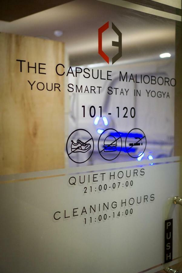 The Capsule Malioboro Hostel Yogyakarta Exterior photo